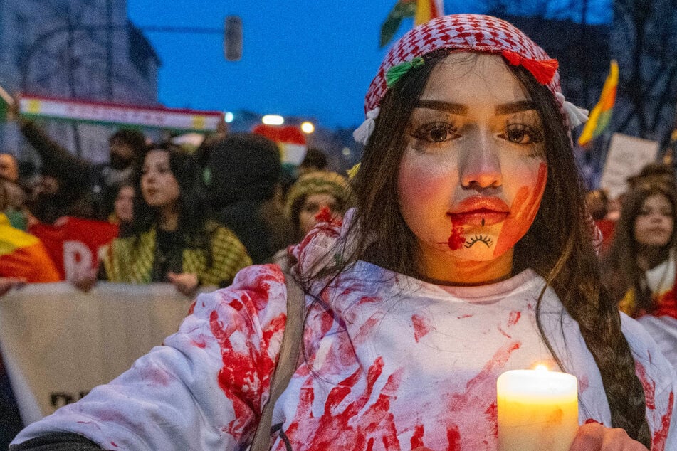 Kurden in München protestieren gegen Vorrücken des syrischen Militärs