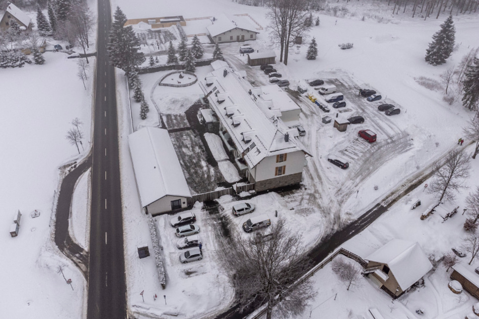 Der Schnee ist frisch, die Loipe gespurt, das Hotel "Tannenhaus" geöffnet - das vogtländische Schöneck ist bereit für die Feriengäste.