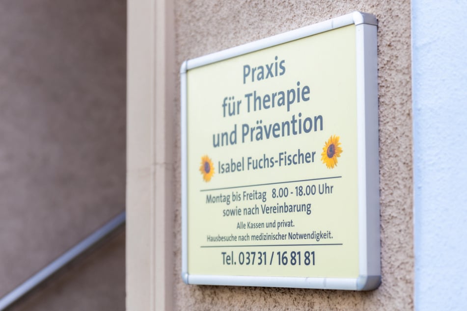 Die Praxis befindet sich in der Humboldtstraße 1 und 4 in Freiberg.