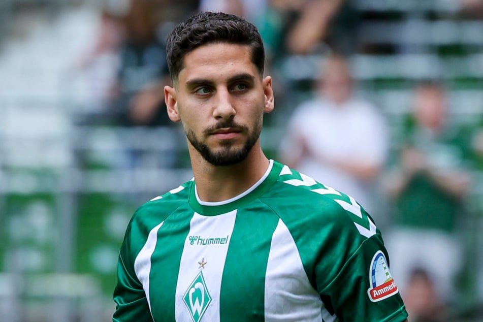 Ludovit Reis (26) im Trikot von Werder Bremen - ein Bild, das bei einigen HSV-Fans für reichlich Wut sorgt.