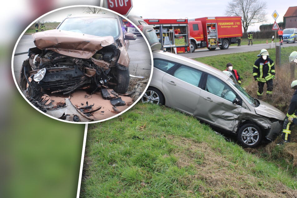 Schwerer Unfall in NRW: Autos krachen zusammen, auch zwei Kinder verletzt