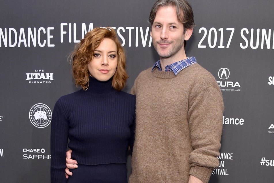 Aubrey Plaza (l.) has removed her Instagram page weeks after her husband, Jeff Baena (r), passed away.