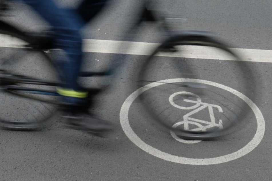 18-jähriger Fahrradfahrer nach Unfall lebensgefährlich verletzt