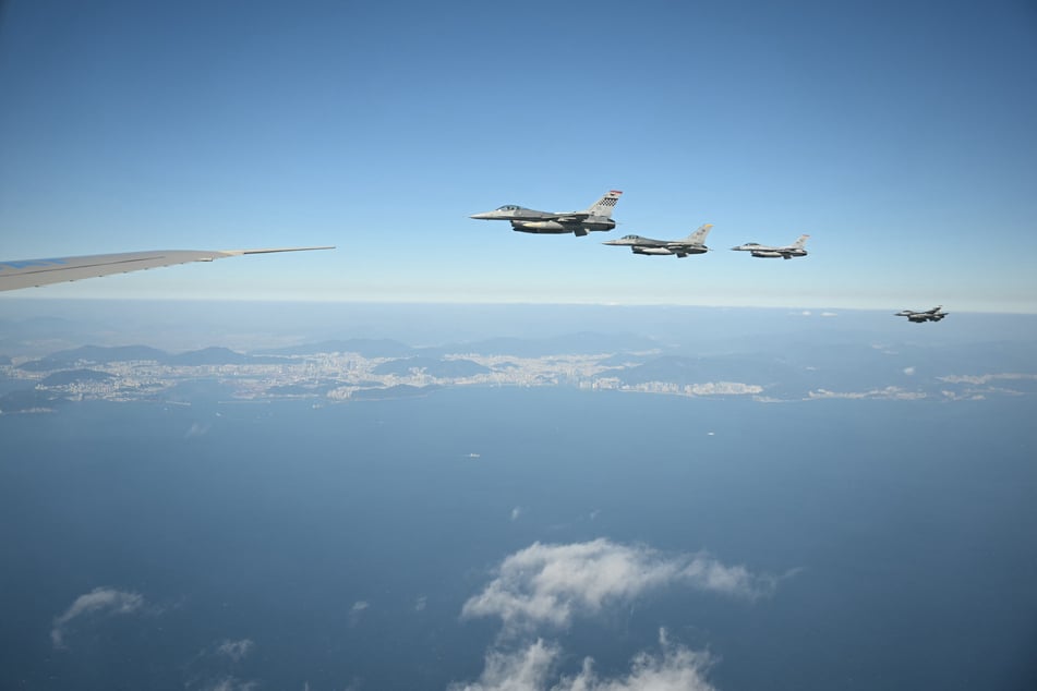 The US and Japan held joint air exercises in a show of force against Beijing days after a Japanese plan was jammed by Chinese radar.