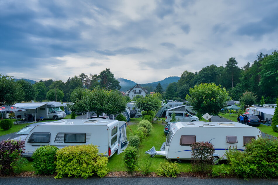 Caravan Camping in der Sächsischen Schweiz: Im Kurort Gohrisch erfreut es sich ungemeiner Beliebtheit. In Struppen auf der Alberthöhe soll der Platz demnächst ausgebaut werden.