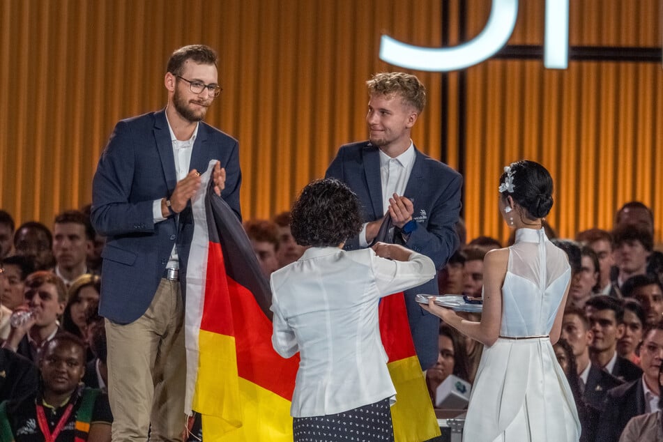 Marc-Aurel Spalek (l.) und Lennard Weitzmann (r.) aus Chemnitz holten als Landschaftsgärtner die Bronze-Medaille.