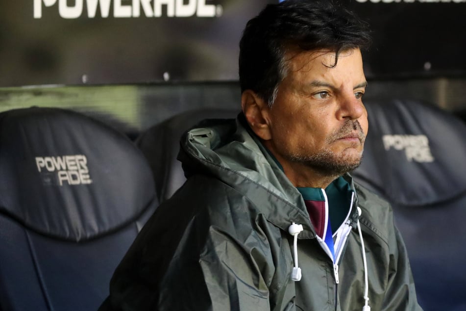 Fußball-Trainer am Flughafen festgenommen! Was seine Ex-Partnerin damit zu tun hat