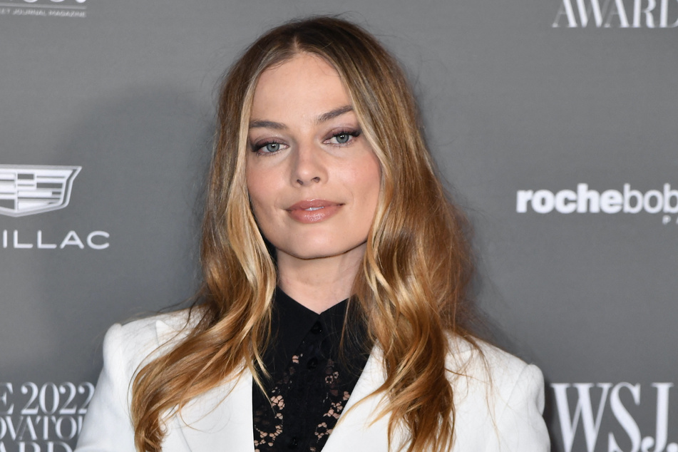 Margot Robbie has dished that the planned Pirates the Caribbean spinoff movie has apparently been axed by Disney.