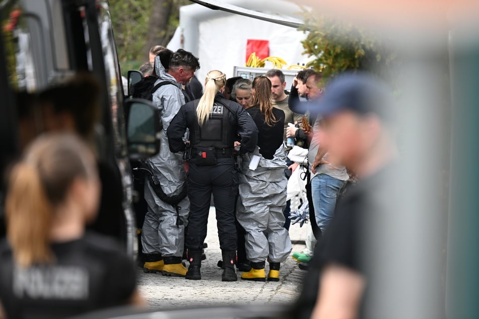 Einsatzkräfte der Polizei, Feuerwehr und des Rettungsdienstes waren vor Ort.