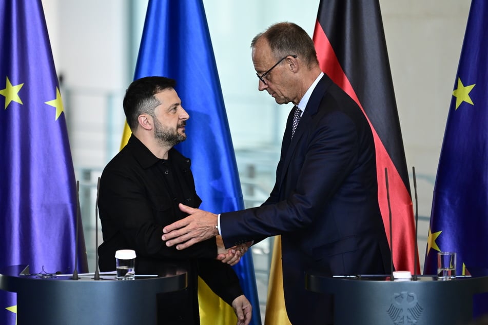 Wolodymyr Selenskyj (47, l.), Präsident der Ukraine und Bundeskanzler Friedrich Merz (69, CDU).