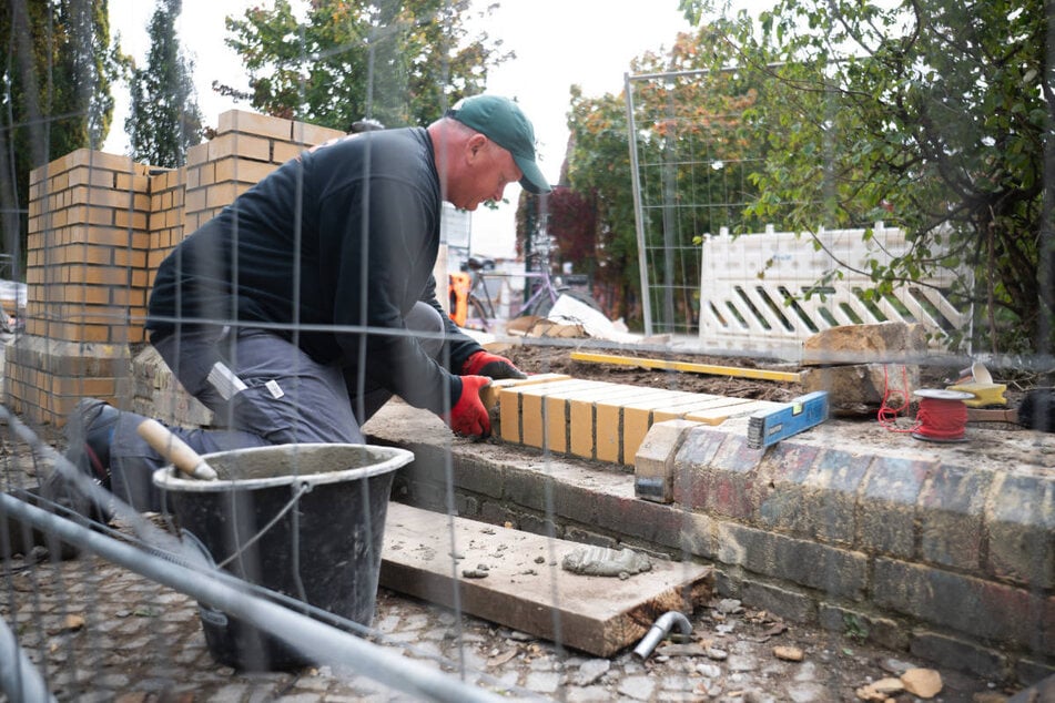 Die Arbeiten am Zaun sollen bis Ende des Jahres abgeschlossen sein.