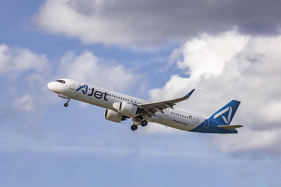 Die Fluggesellschaft AJet fliegt Euch in den Westen der Türkei.