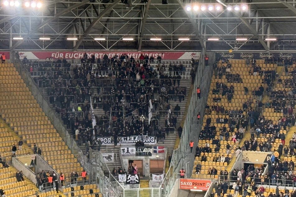 Etwa 500 Fans sind aus Elversberg mit angereist.
