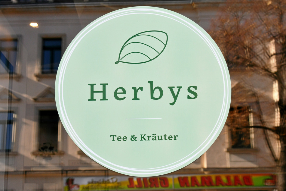 Bei "Herbys" gibt's Tees, Kräutermischungen und allerlei andere Hanf-Lebensmittel, die man im Supermarkt eher nicht findet.