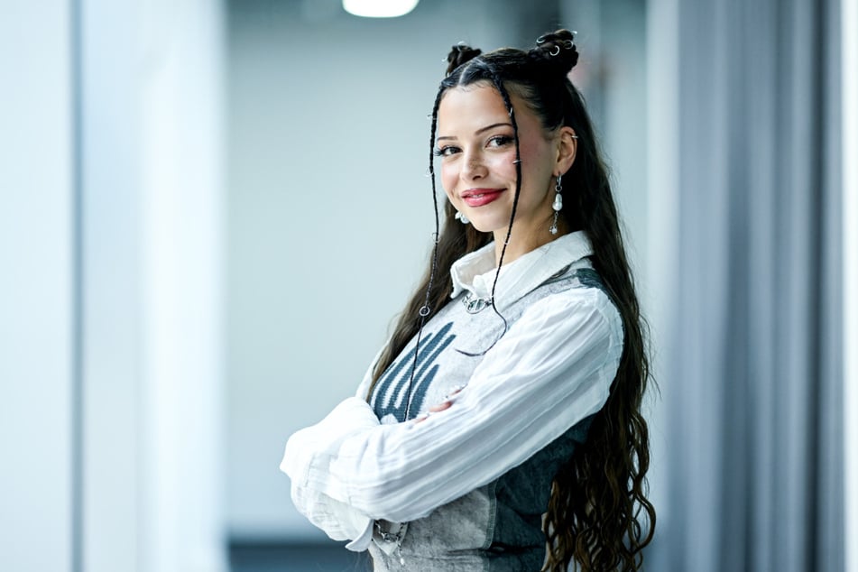 Musikerin Nina Chuba (26) hat mit einem Teil ihrer ostdeutschen Familie gebrochen.