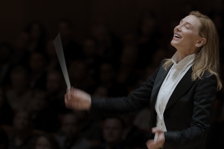 Die zweifache Oscar-Preisträgerin Cate Blanchett (53) verkörpert im Film Lydia Tár - die erste Chefdirigentin eines großen deutschen Orchesters.