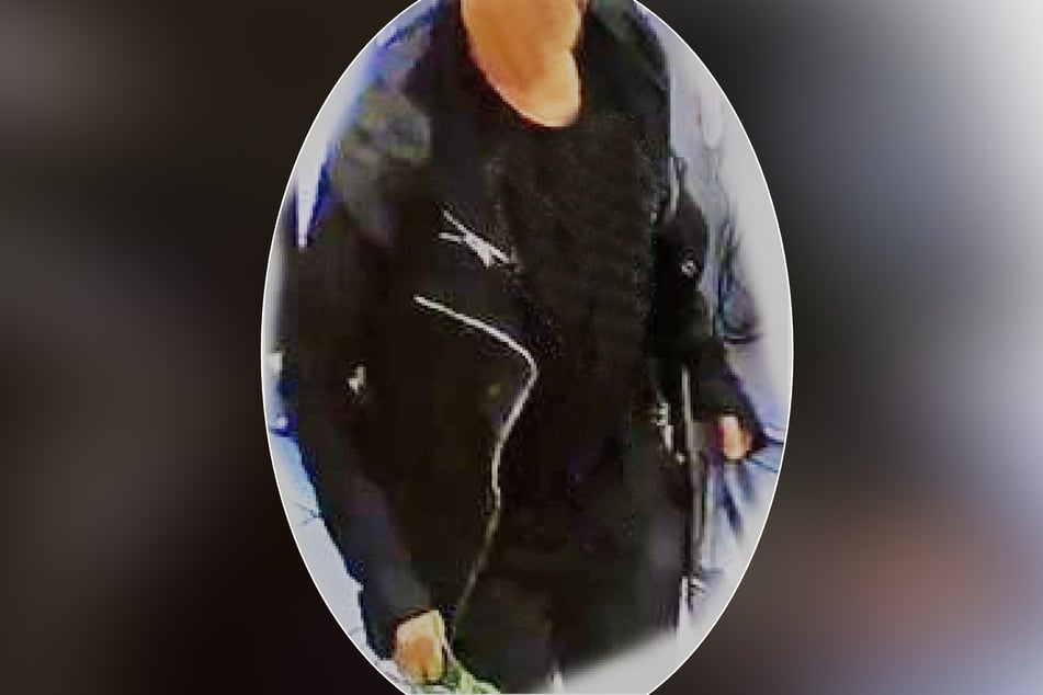 Die Polizei Köln sucht mit einem Bild nach der verschwundenen Lederjacke des Geschädigten.