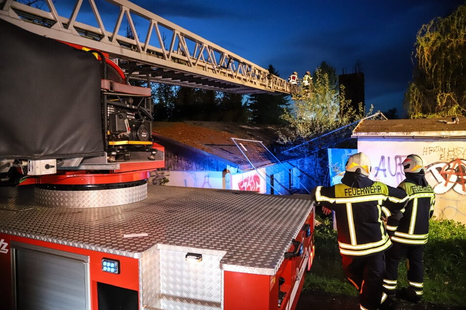 Feuerwehreinsatz im Erzgebirge: Brand in altem Vereinsheim