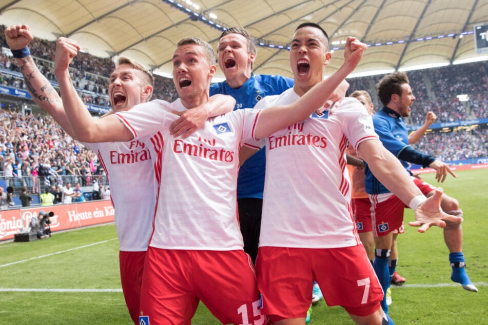 Von 2016 bis 2018 lief der Ex-Nationalspieler (M.) für den Hamburger SV auf. Auf das Duell gegen seinen Ex-Club ist der gebürtige Frankfurter daher besonders heiß. (Archivfoto)