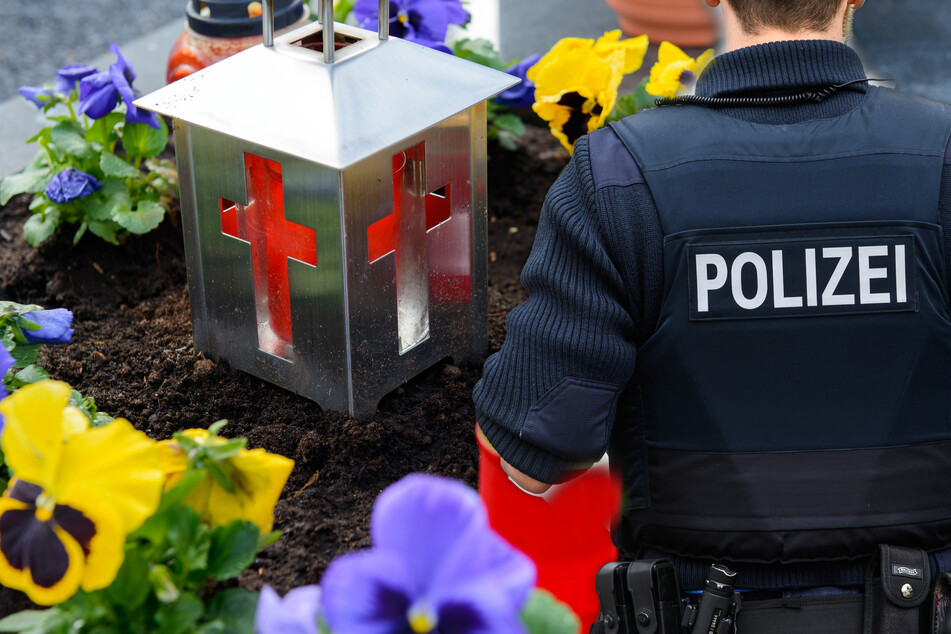 Fotomontage: In der Wohnung des 53-Jährigen fand die Polizei tausende menschliche Knochen (Symbolfoto).