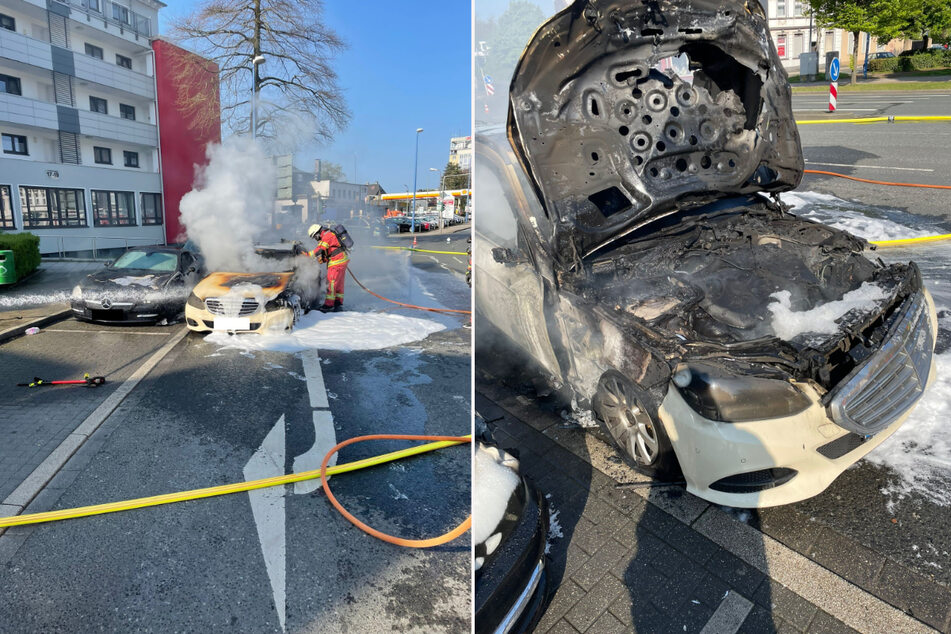 Die Feuerwehr musste die brennenden Autos mit Löschschaum ersticken. (Fotomontage)