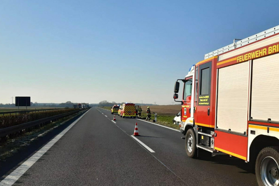 Die Feuerwehr an der Unfallstelle.