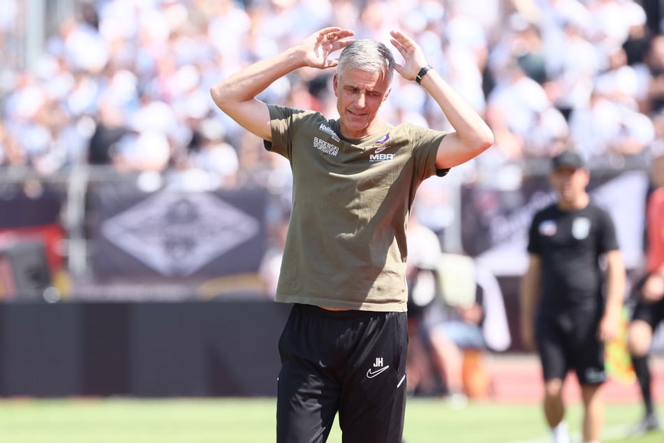 Zum Haare raufen! Aues Trainer Jens Härtel (56) verstand beim 0:1 in Ulm die Welt nicht mehr. Seine Truppe hatte zahlreiche Hundertprozentige ausgelassen.