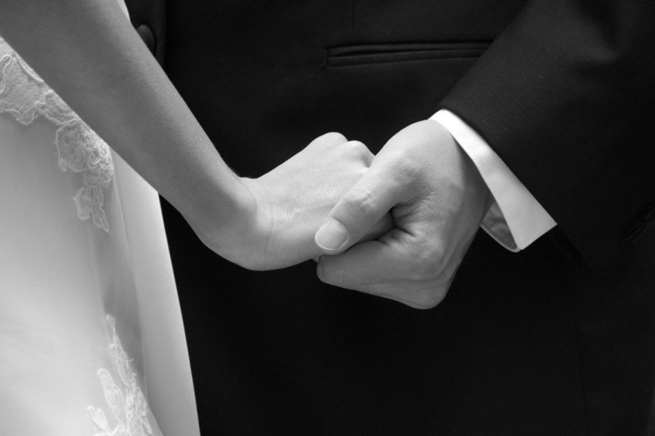 Einen Tag vor seiner Hochzeit starb ein junges Paar (†26, †32) in Polen bei einem tragischen Unfall. (Symbolbild)