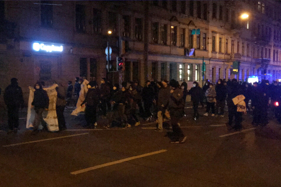 Zum Protest aufgerufen hatte die "Undogmatische Radikale Antifa".