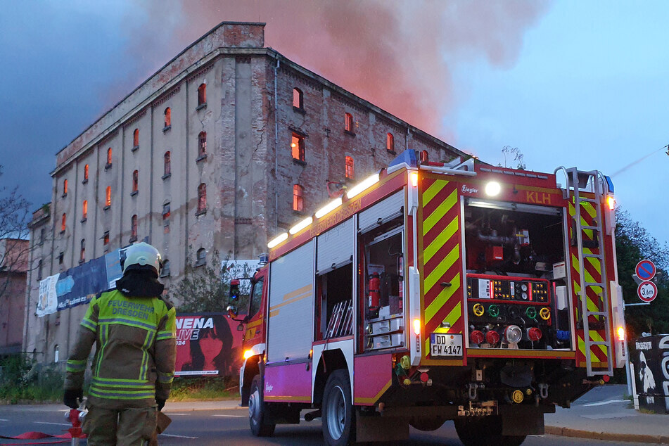 Seit Donnerstagabend brennt es immer wieder in der ehemaligen Malzfabrik.