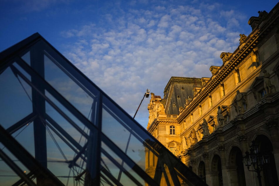 The president of the Louvre has drawn the French government's attention to the state of the museum and pointed out that the damage is "increasing".