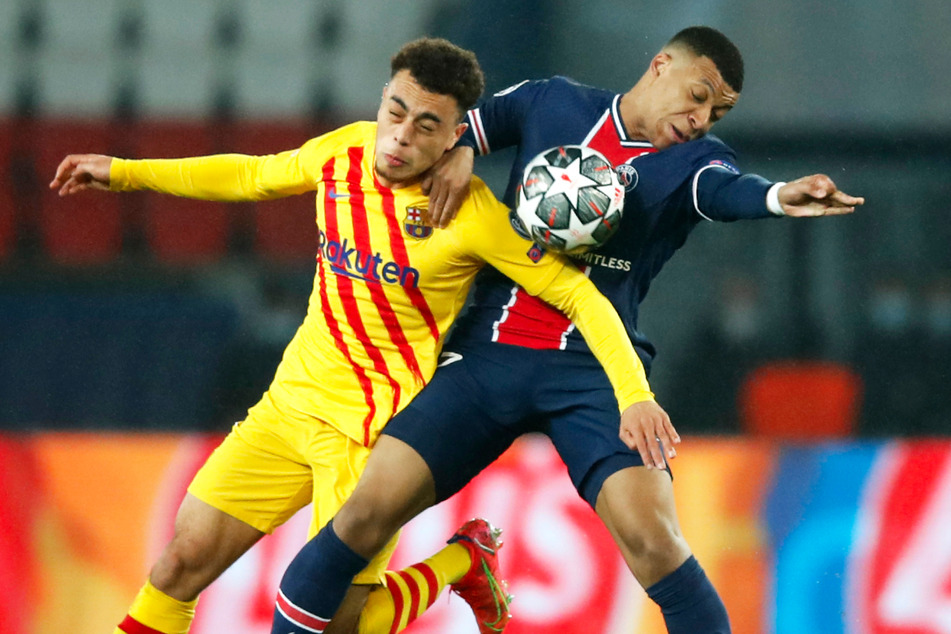 Im zweiten Anlauf (temporär) an die Säbener Straße? Läuft Sergiño Dest (20, l.) vom FC Barcelona bald für den FC Bayern München auf?