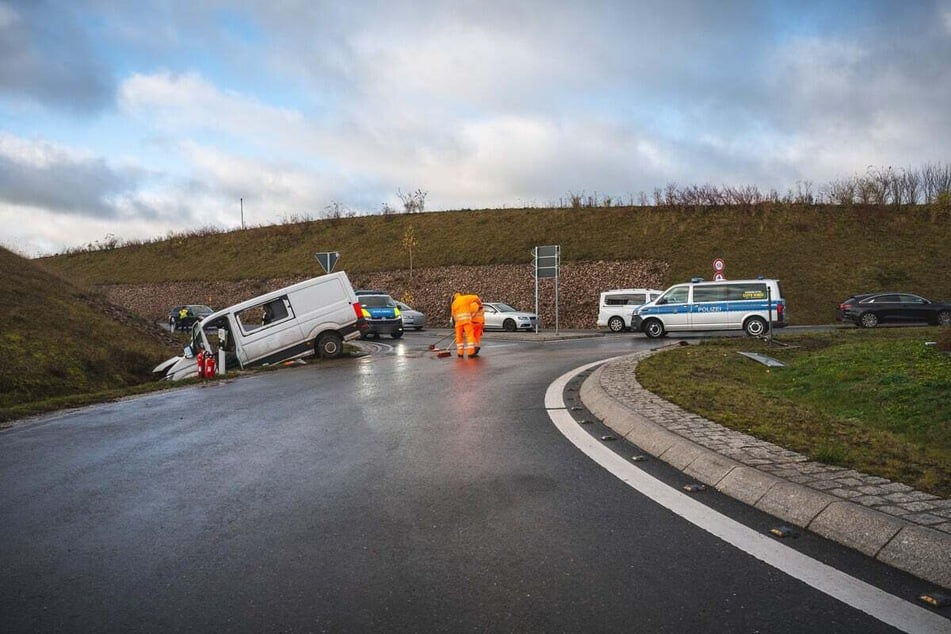 Der Kreisverkehr musste gesperrt werden. Erst gegen 9.30 Uhr konnte der Verkehr wieder ungehindert fließen.