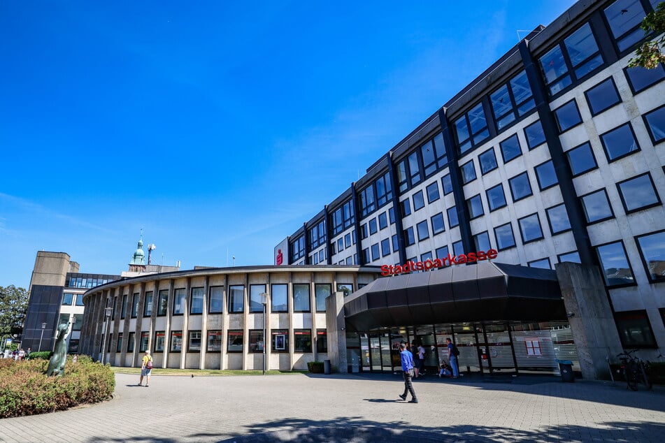 In einer Sparkasse in Mönchengladbach wurden rund 30 Schließfächer aufgebrochen.