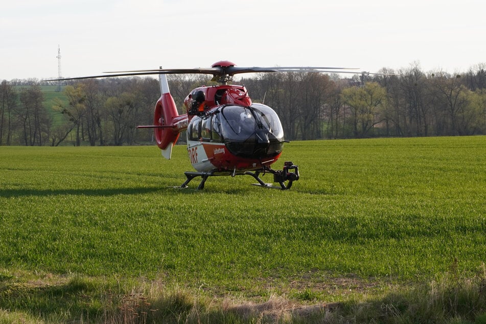 Auch ein Rettungshubschrauber landete unmittelbar neben der Unfallstelle.