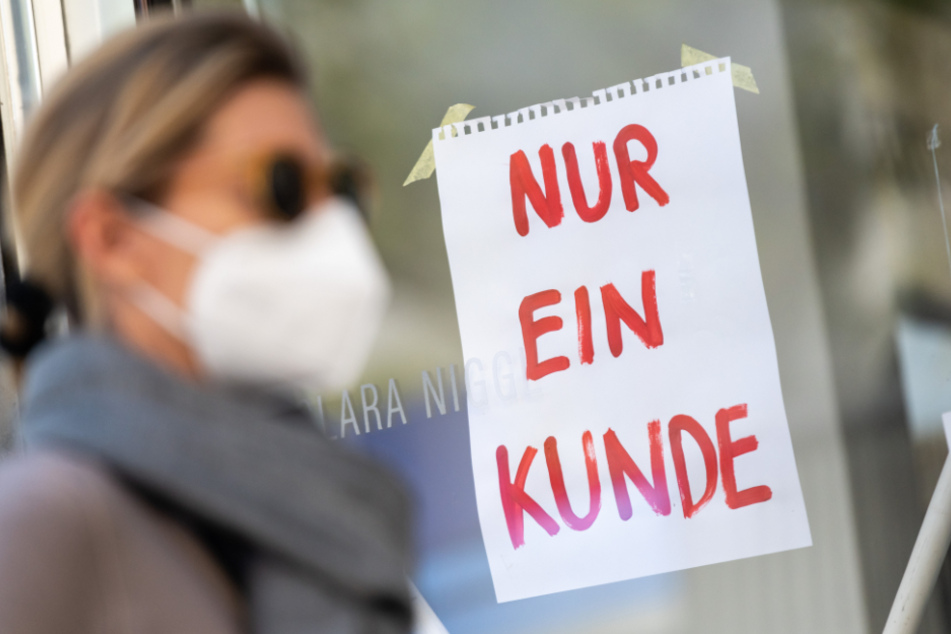 Die Maske gehört in der Corona-Krise zum Alltag. (Symbolbild)