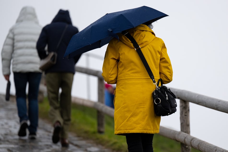 Der Winter hält allmählich Einzug in Bayern. Es wird windig, regnerisch und kalt. (Symbolbild)