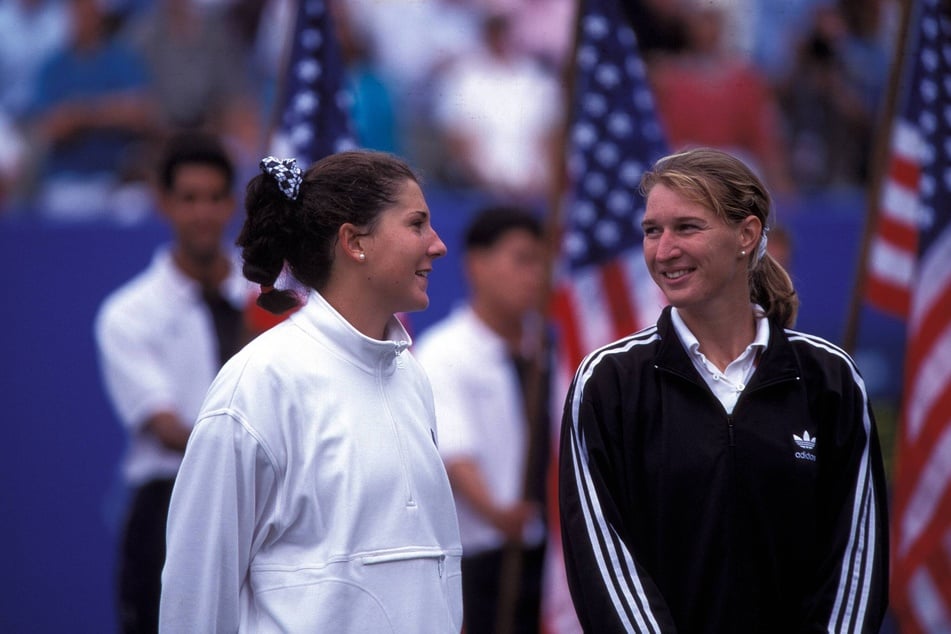 Seles (l.) und Steffi Graf im September 1995. (Archivbild)
