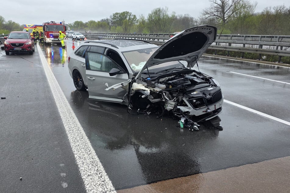 Ob und wie viele Verletzte es gibt, war noch nicht bekannt.