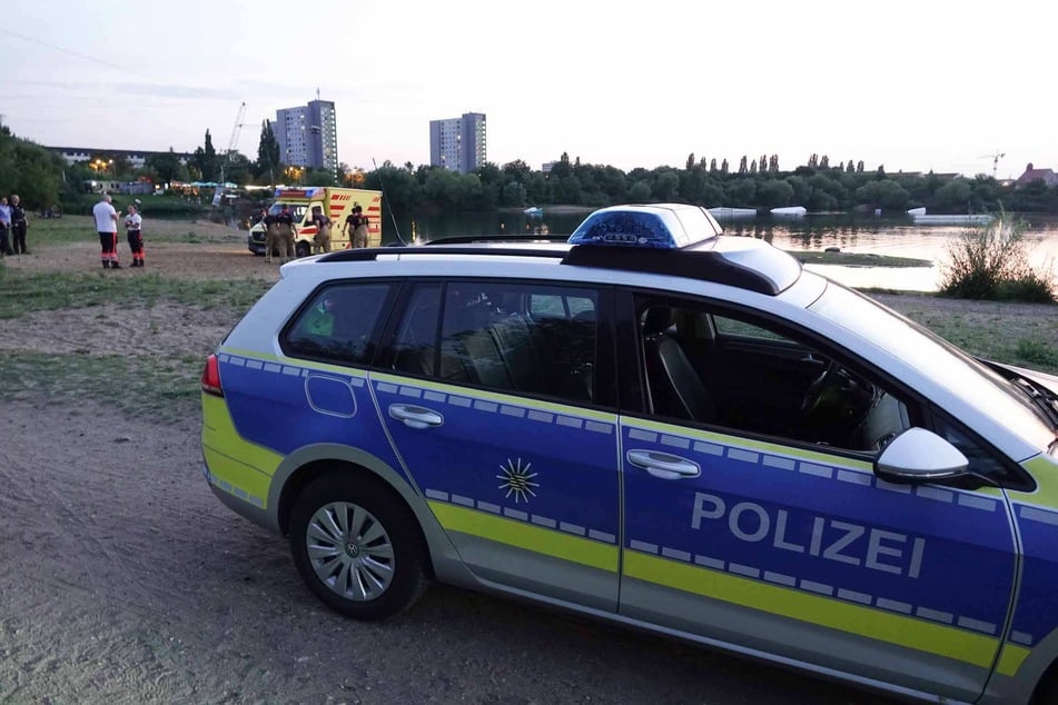 Trotz Schlägerei und einer alkoholisierten Person im Wasser hatte der Rettungsdienst am gestrigen Montagabend an der Kiesgrube Leuben eher mit sich selbst zu tun, als mit Patienten.