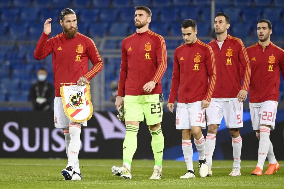 Sergio Busquets (32, 2.v.r.) ist einer der erfahrensten Spieler der spanischen Nationalmannschaft, sein Ausfall wäre ein herber Verlust.