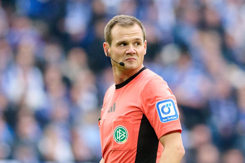 Schiedsrichter Robin Braun (30) leitet am Freitagabend die Partie des HSV bei Mainz 05.