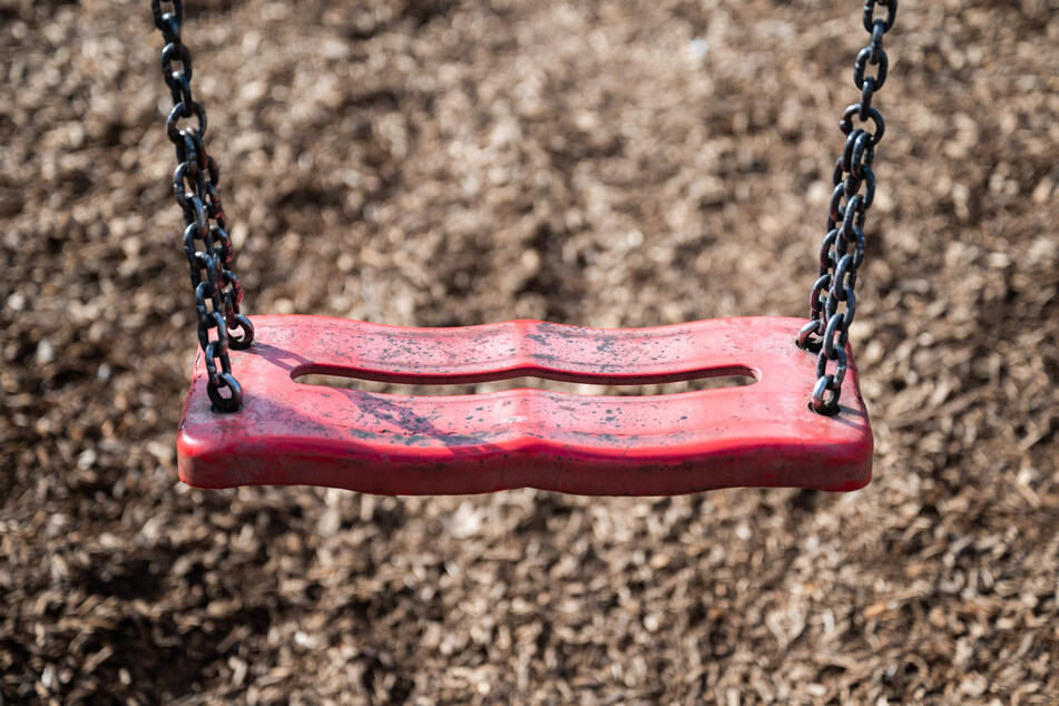Ein Mutter und ihr Kind sind auf einem Spielplatz in Magdeburg angegriffen worden. (Symbolbild)