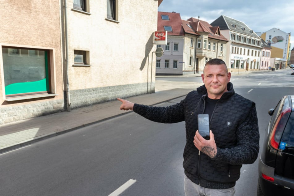 An der Leipziger Straße Ecke Gabelsberger Straße hat Augenzeuge Sören Scholz (35) die Spur des Wolfes aufgenommen. In Crimmitschau und Umgebung ist bisher keine städtische Wolfssichtung bekannt.