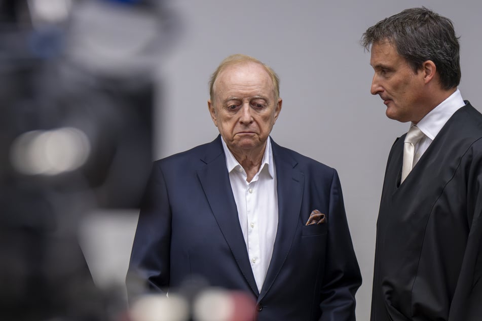 Alfons Schuhbeck steht erneut im Gerichtssaal.