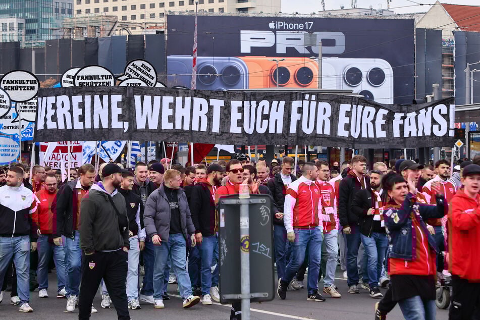 Leipzig: Nationaler Fan-Protest in Leipzig: Tausende Ultras zogen durch die Messestadt