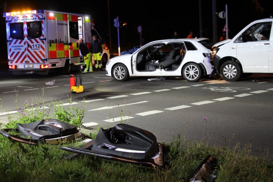 Um den Fahrer des Audis zu befreien, wurden die beiden Türen der linken Fahrzeugseite sowie die B-Säule abgetrennt.