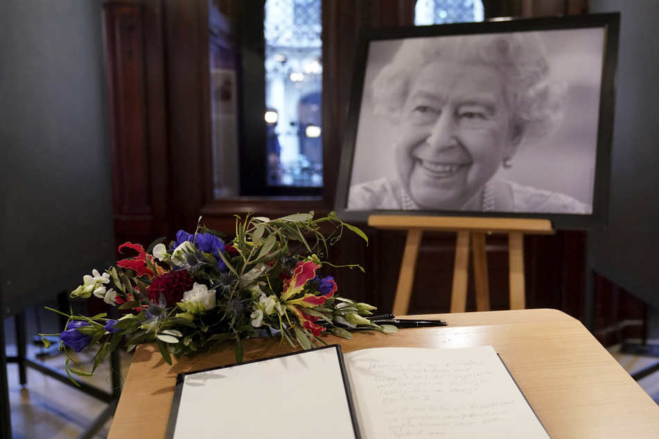 Hamburg: Trauer um Queen Elizabeth II.: Hier nehmen viele Hamburger Abschied