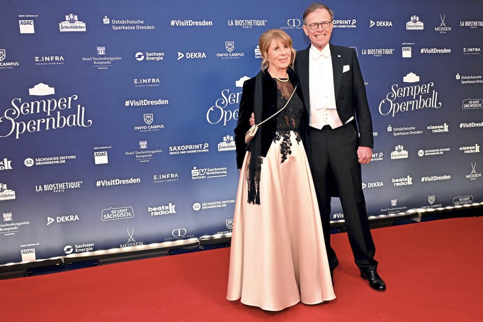 Rößlers "unheimliche" Leidenschaft galt und gilt der sächsischen Kunst- und Kulturlandschaft (hier mit Ehefrau Gerlind beim SemperOpernball 2024).