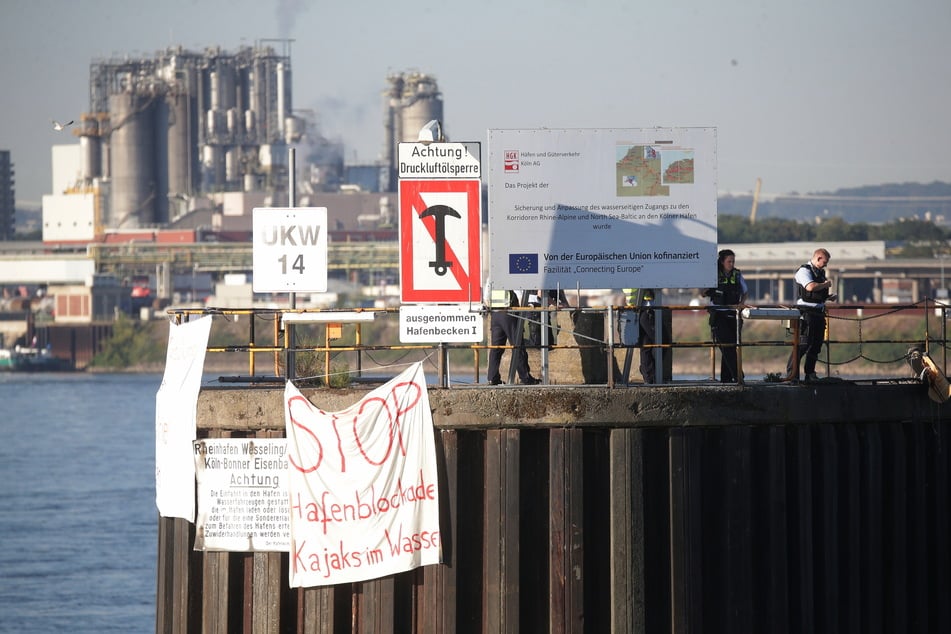 Die Aktivisten hatten auch die Hafen-Zufahrt blockiert.